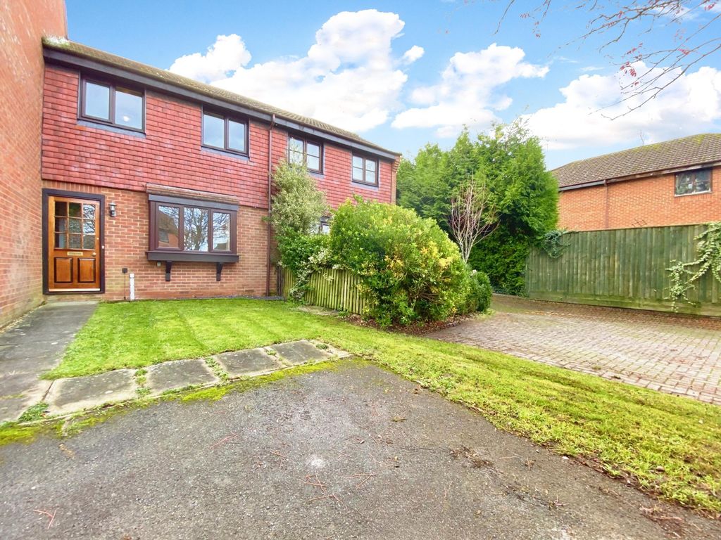 3 bed terraced house for sale in Brook Close, Ludgershall, Aylesbury HP18, £350,000 Zoopla