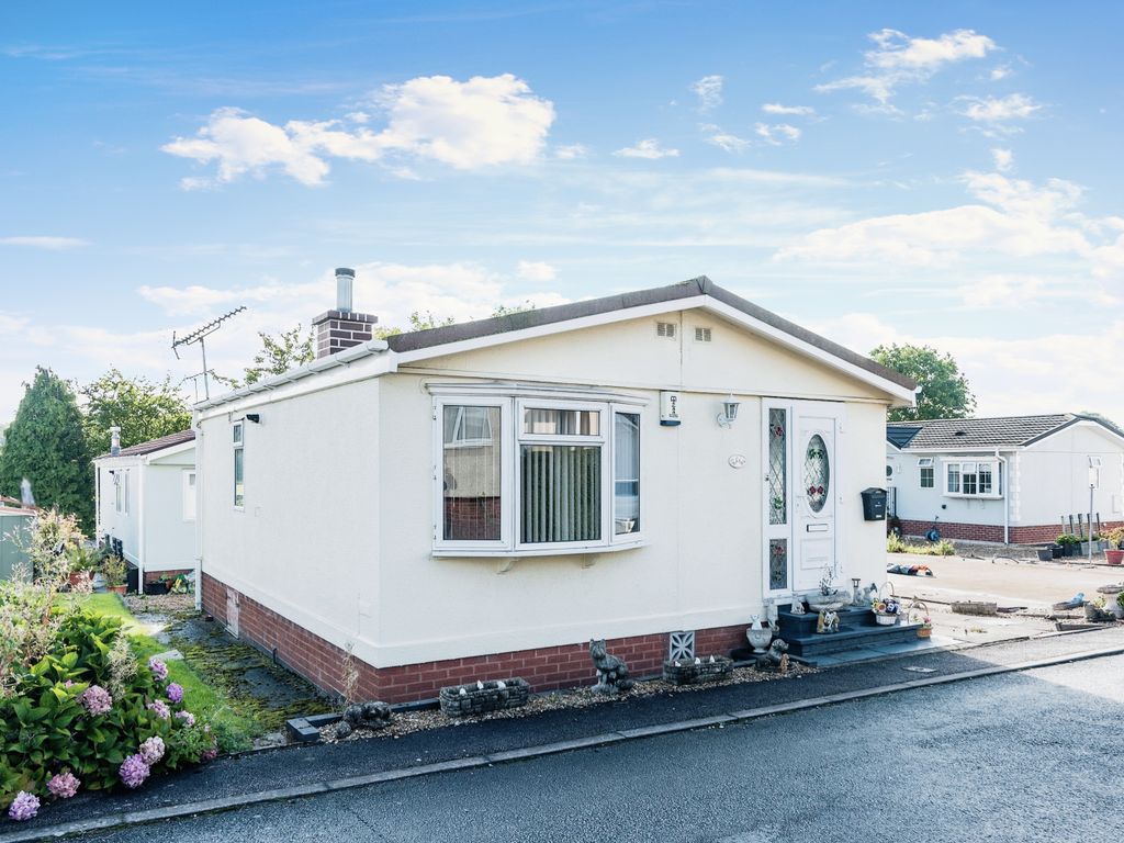 2 bed property for sale in Stationfields, Tamworth, Staffordshire B79