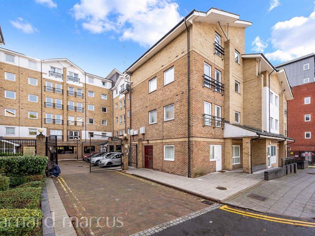 2 bed flat for sale in Melbourne Road, Wallington SM6, £325,000 Zoopla
