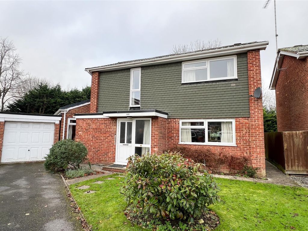 4 bed property for sale in Merestones Drive, Leckhampton, Cheltenham