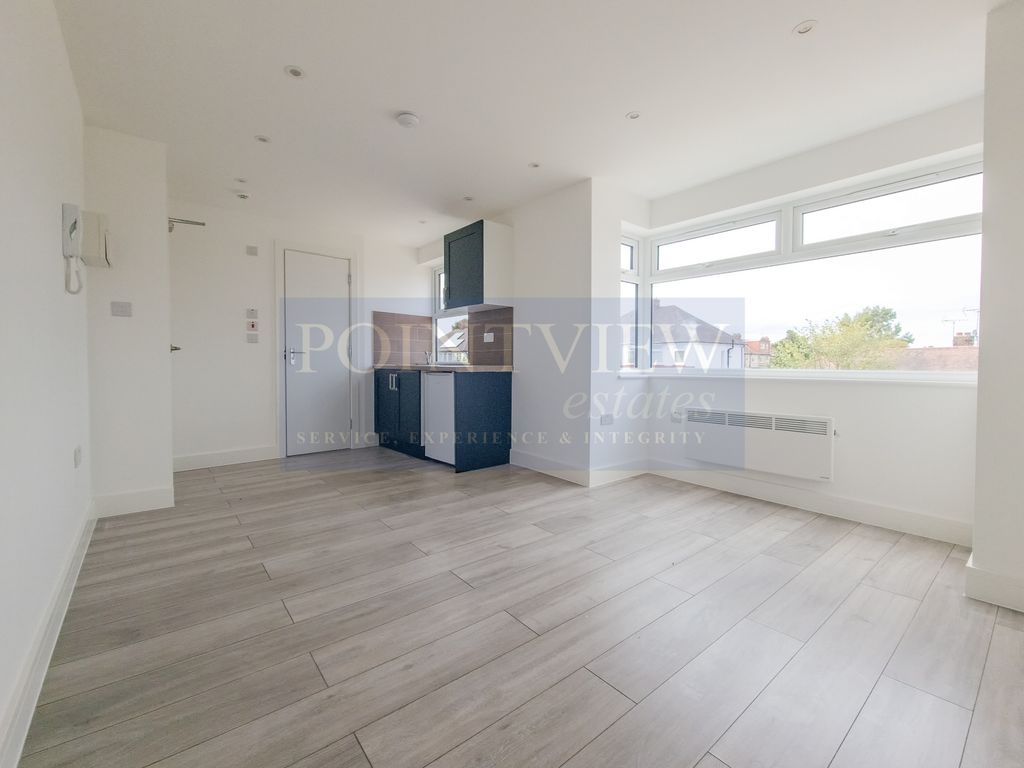 Studio to rent in Keith Way, SouthendOnSea SS2 Zoopla