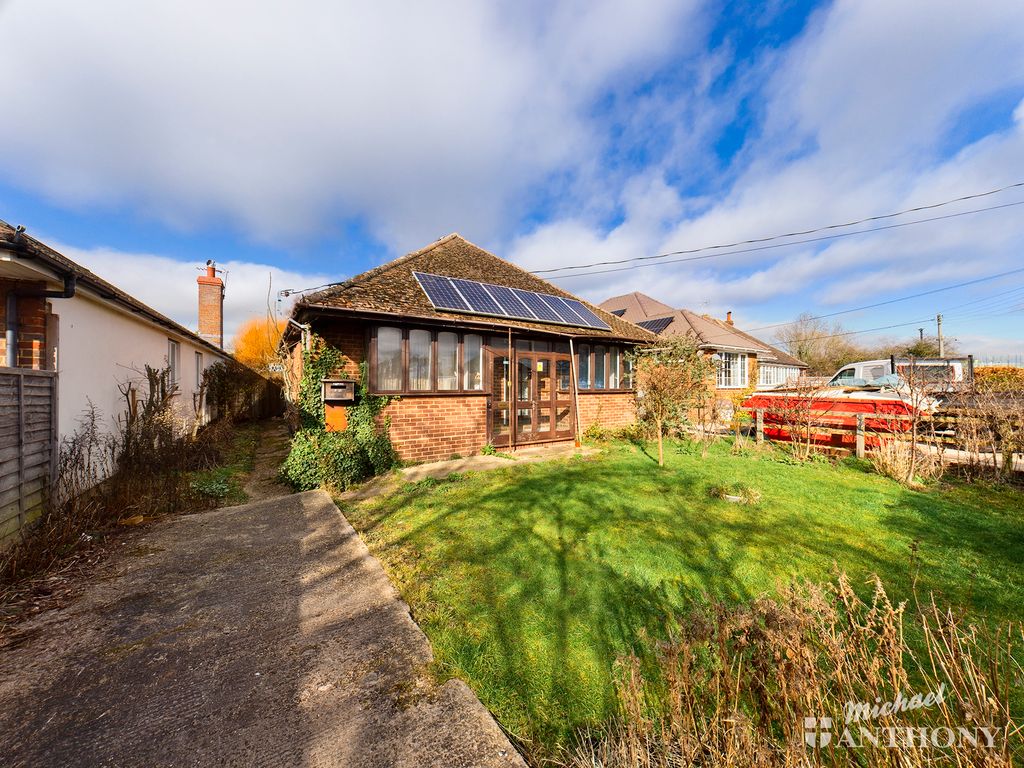 4 Bed Bungalow For Sale In Tring Road Wilstone Tring HP23 Zoopla 4-bed-bungalow-for-sale-in-tring-road-wilstone-tring-hp23-zoopla