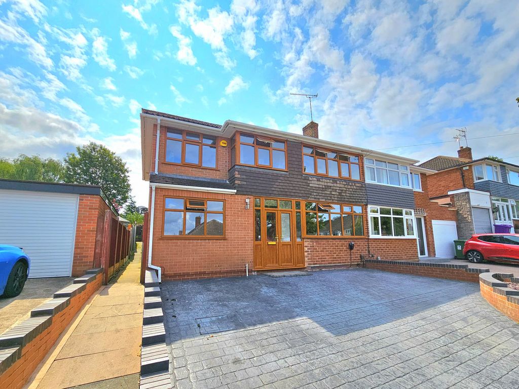 4 bed semidetached house for sale in Camberley Crescent, Wolverhampton