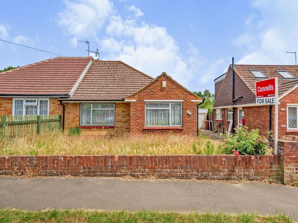 2 bed semidetached bungalow for sale in The Crescent, Horley RH6 Zoopla