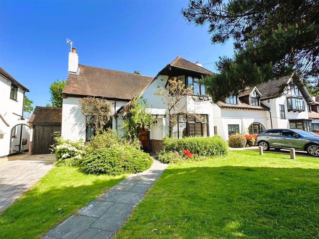 4 bed detached house to rent in Wood Ride, Petts Wood, Orpington BR5, £