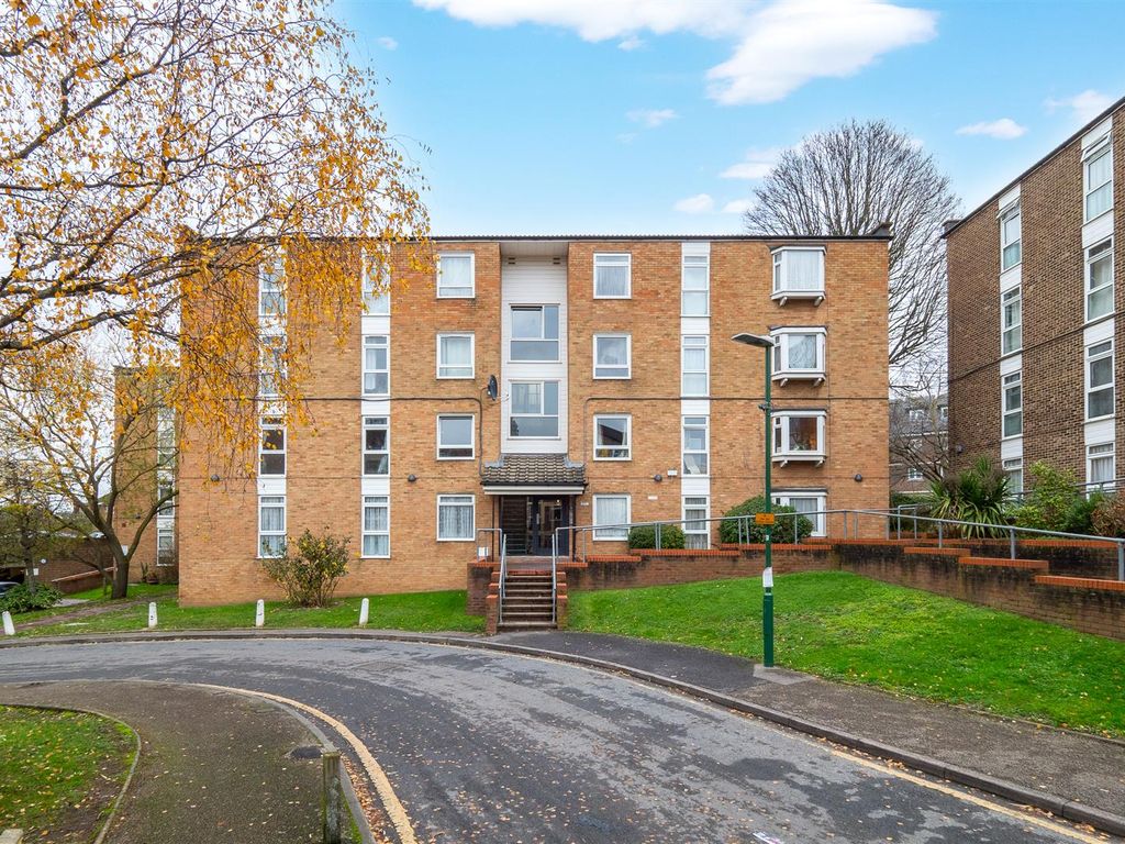 2 bed flat for sale in Ambleside Gardens, Sutton SM2, £300,000 Zoopla