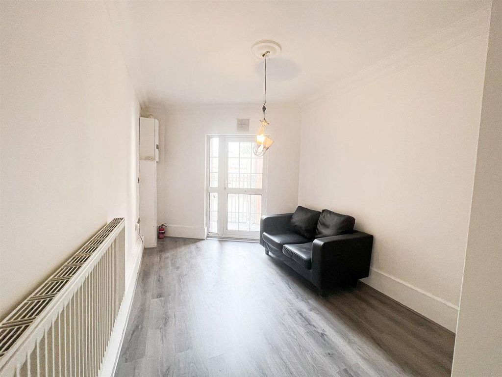 2 bed flat to rent in Upton Lane, London E7 Zoopla