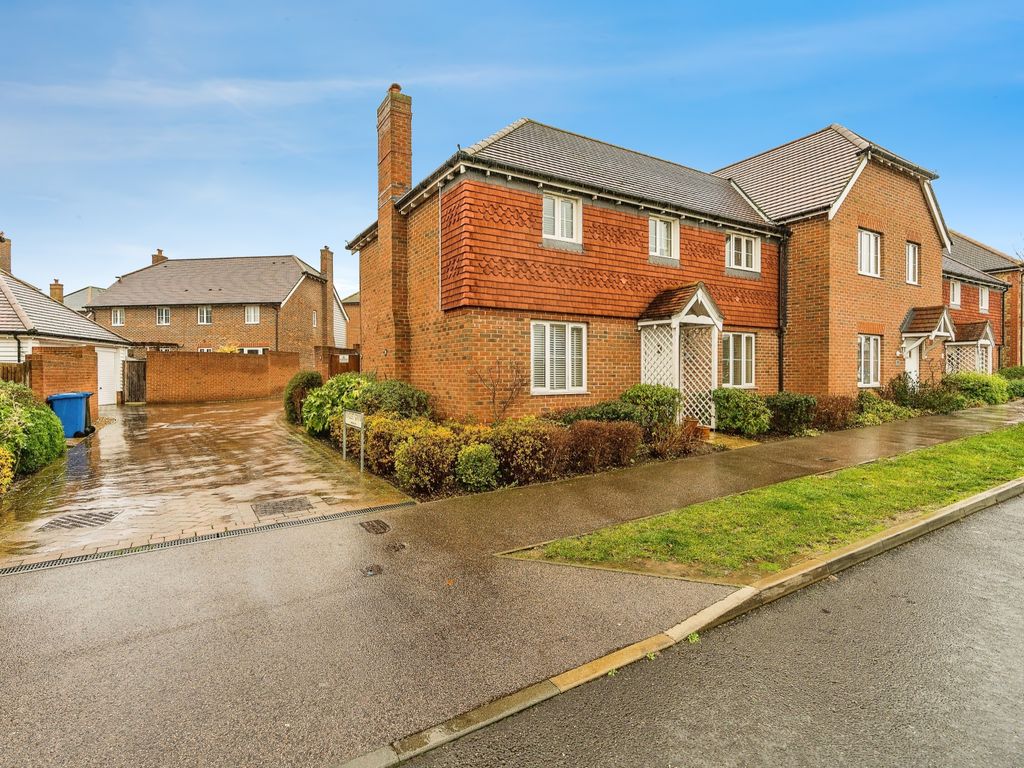 3 bed semidetached house for sale in Holly Blue Drive, Sittingbourne ME9, £385,000 Zoopla