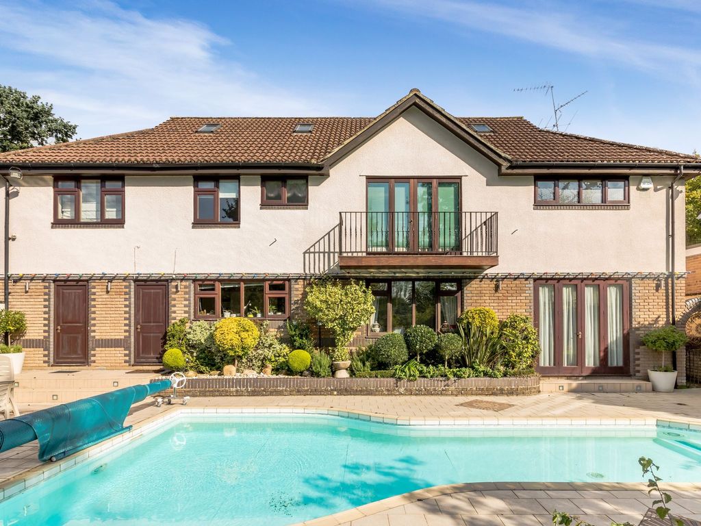 Mount Close, Pound Hill, Crawley RH10  