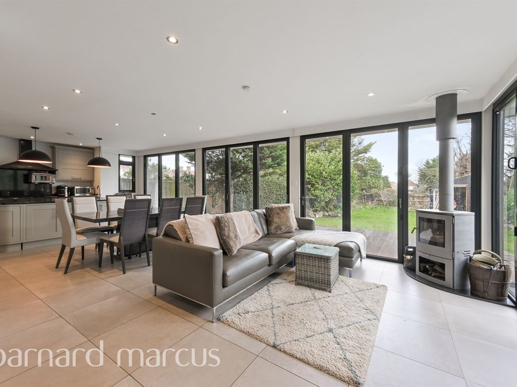 5 bed detached house for sale in Avondale Avenue, Old Malden, Worcester