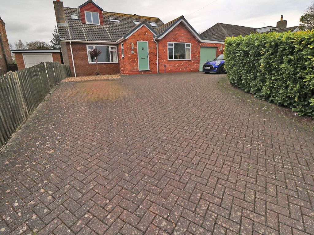 5 bed detached bungalow for sale in Rectory Street, Epworth, Doncaster