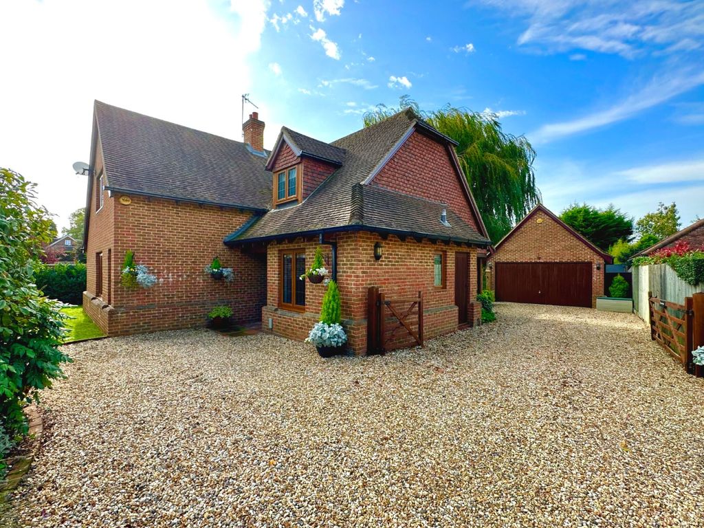 4 bed detached house for sale in Eversley Road, Arborfield Cross