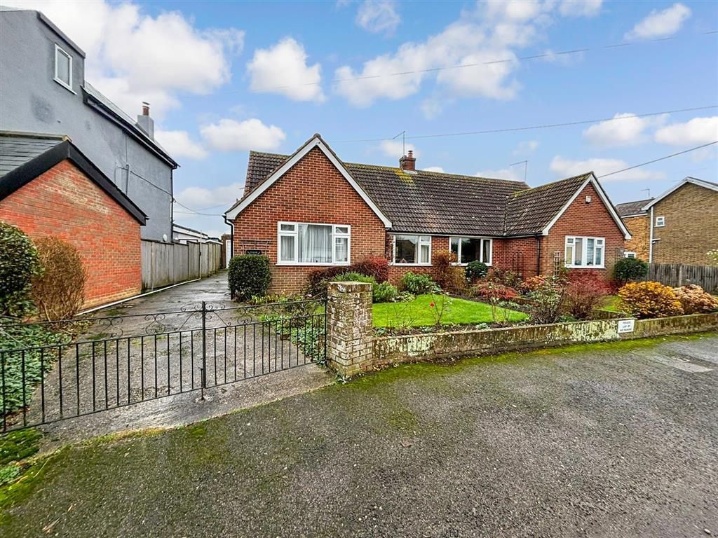 3 bed semidetached bungalow for sale in The Street, Finglesham, Deal