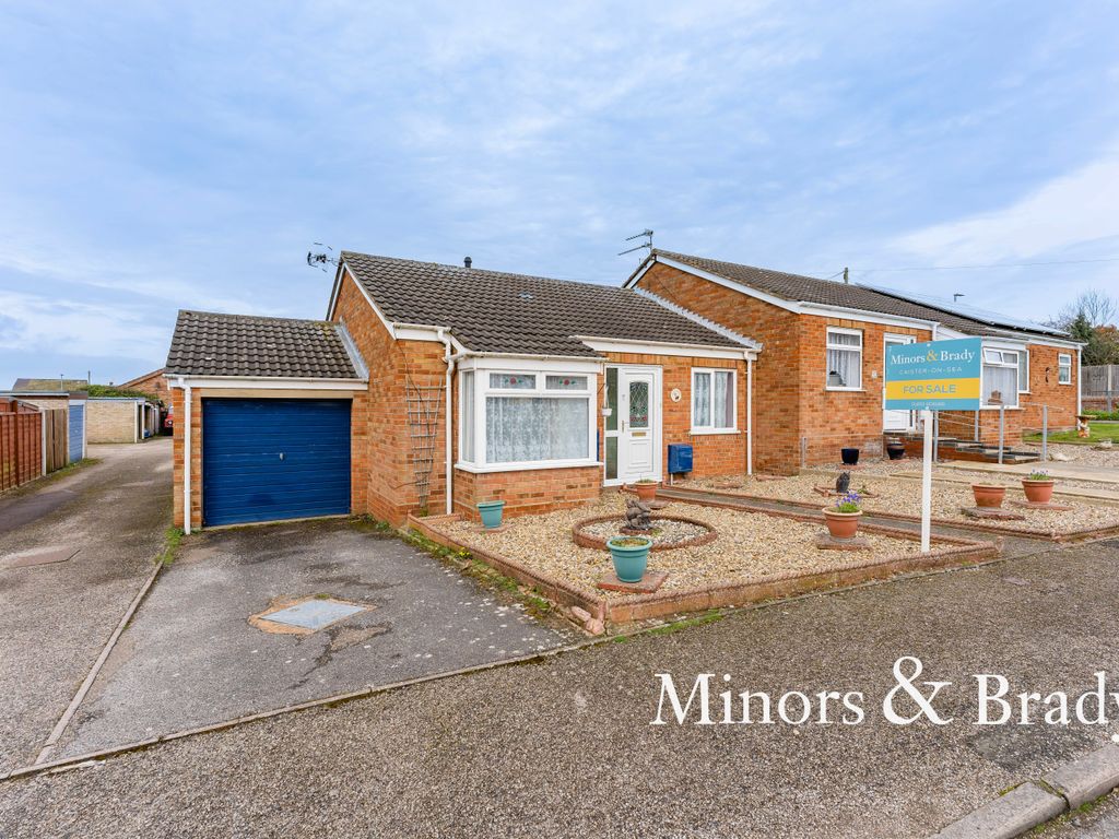 2 bed semidetached bungalow for sale in Silver Gardens, Belton, Great