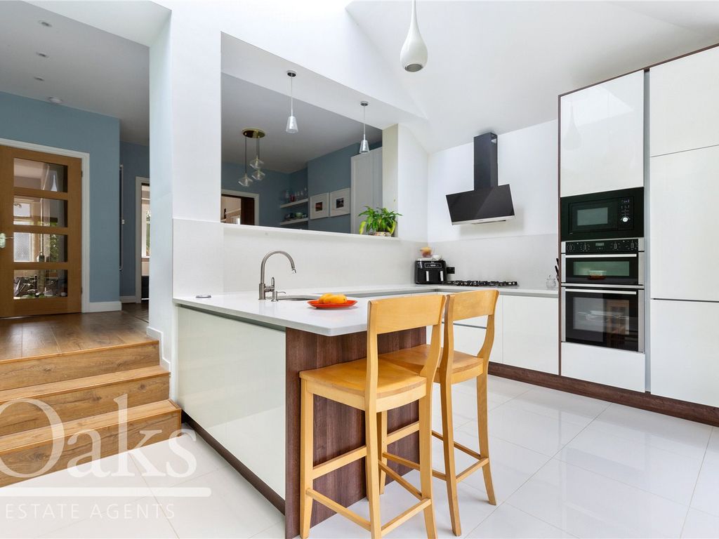 4 bed semidetached house for sale in Ashburton Gardens,