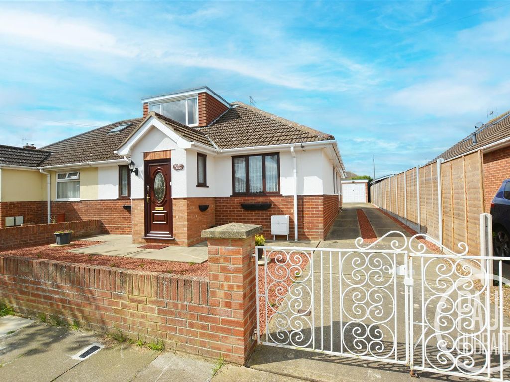 3 bed semidetached bungalow for sale in Highland Way, Oulton Broad