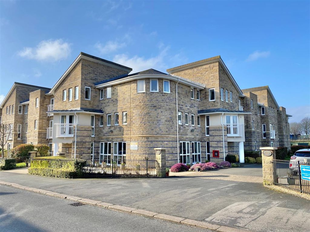 2 bed flat for sale in Ladybower Court, North Road, Glossop SK13, £