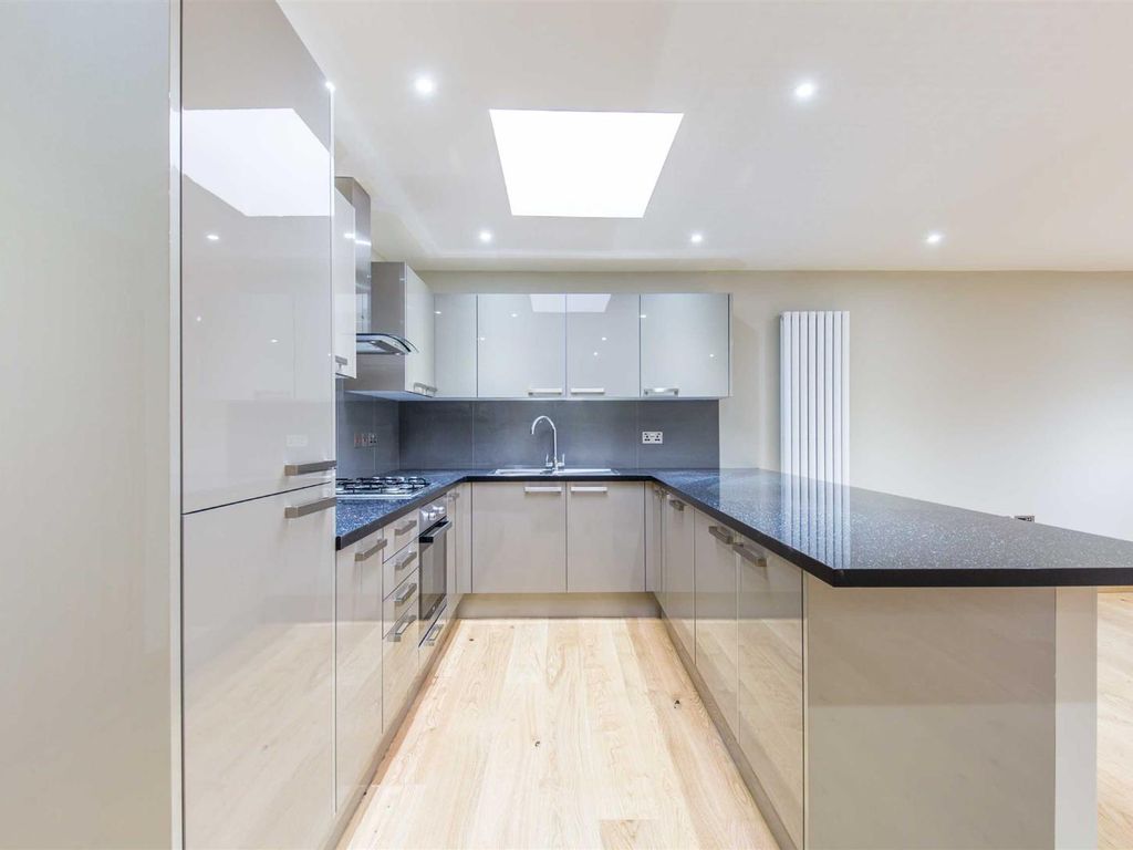 2 bed flat to rent in Station Road East, Oxted RH8 Zoopla