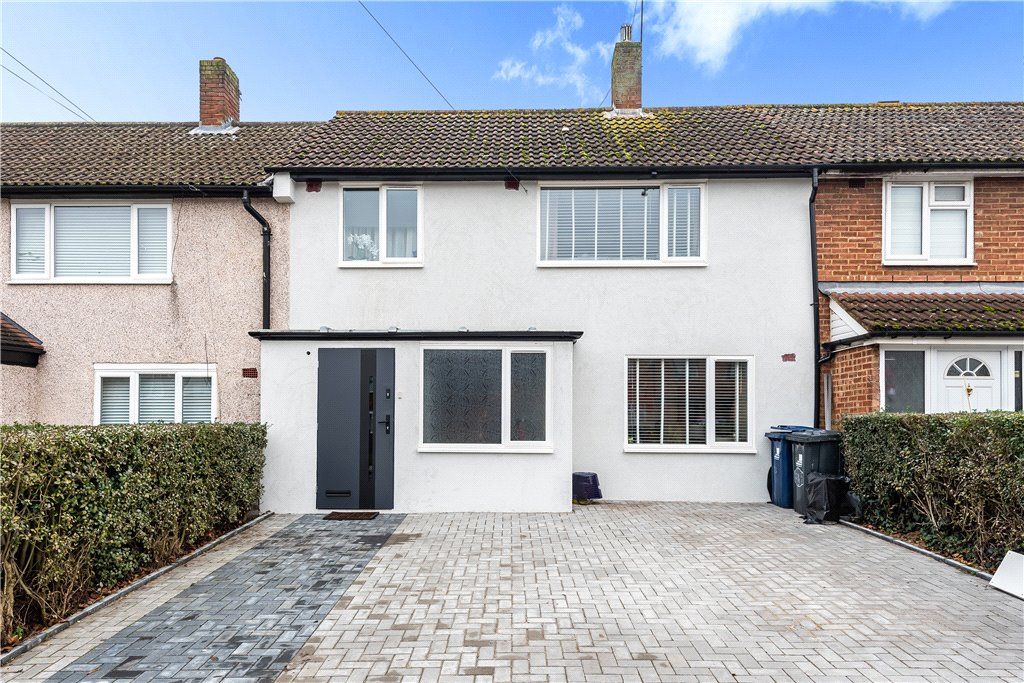 5 bed terraced house for sale in Bengarth Road, Northolt, Middlesex UB5