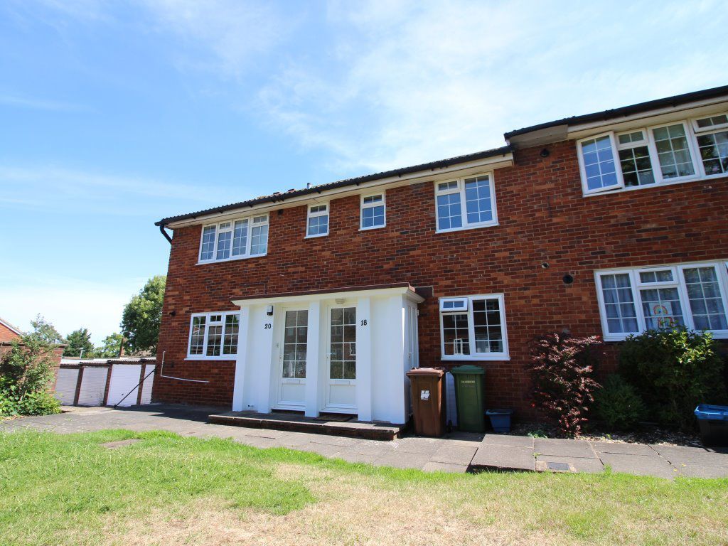 2 bed to rent in The Pantiles, Bushey Heath, Bushey WD23, £