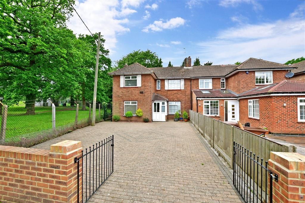 3 bed semidetached house for sale in Maidstone Road, Bluebell Hill