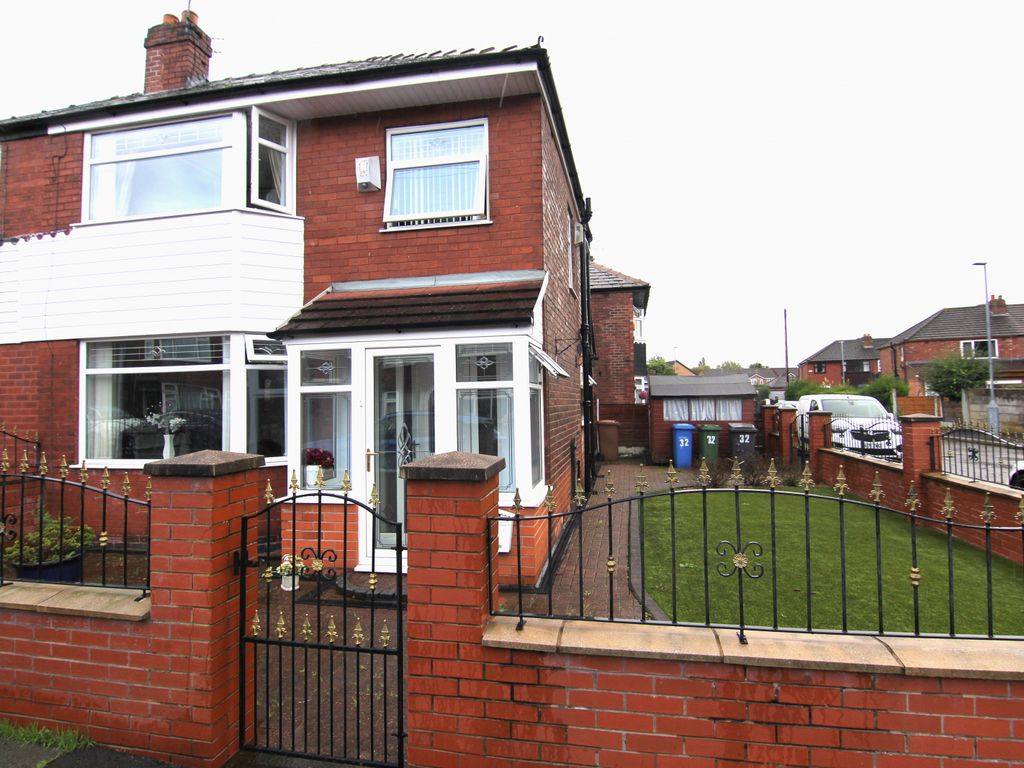 3 bed semidetached house for sale in Holyoake Street, Droylsden M43, £