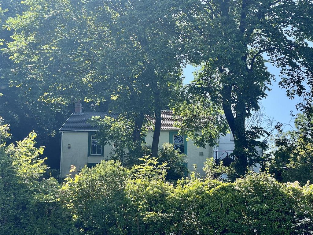 3 bed semidetached house for sale in Earlswood Cottages, Jersey Marine