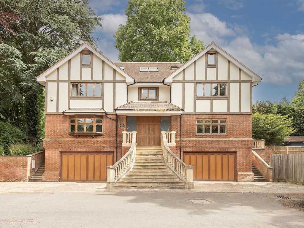 5 bed detached house for sale in Broad Oaks Close, Redbourn Lane