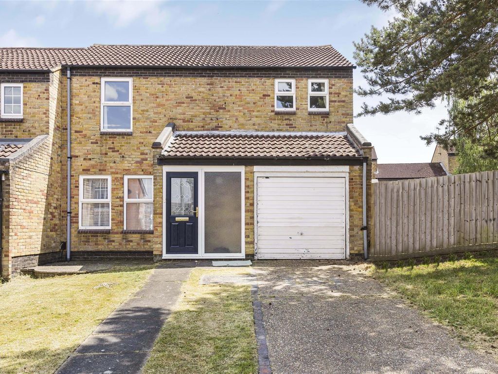 3 bed end terrace house for sale in Great Innings North, Watton At