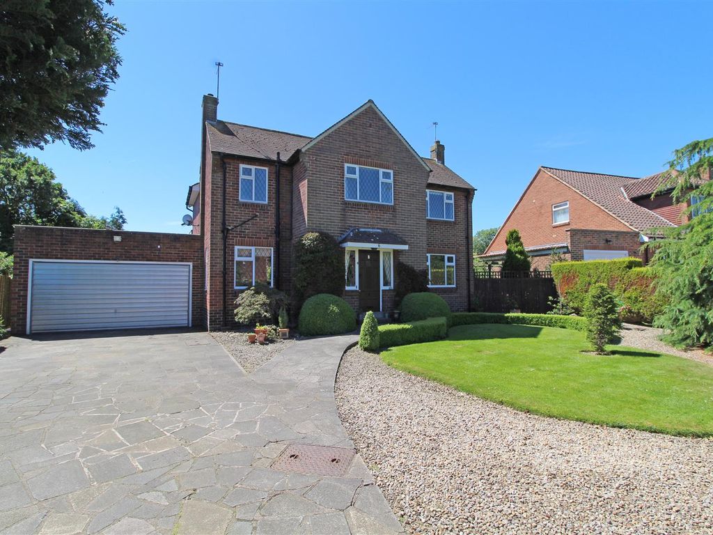 5 bed detached house for sale in Moor Close, Killinghall, Harrogate HG3
