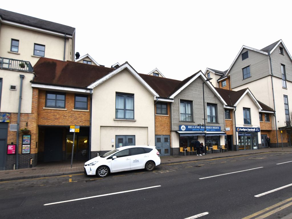 2 bed flat to rent in Riverside Wharf, Stortford CM23, £1,375