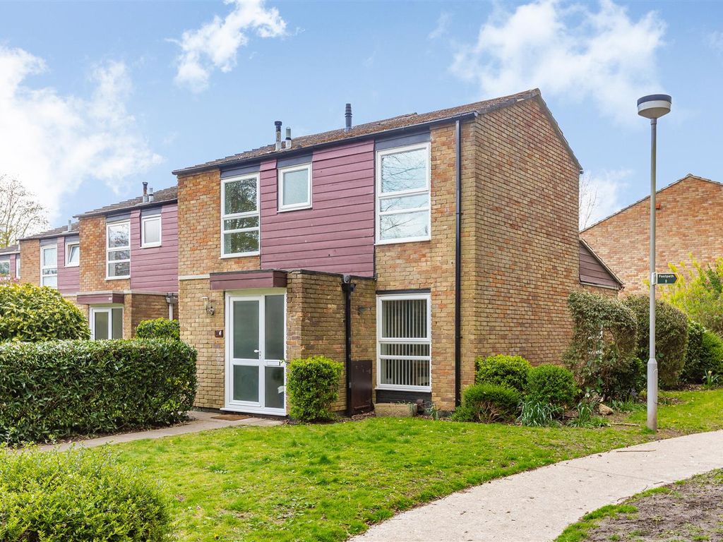 3 bed end terrace house for sale in Knights Croft, New Ash Green