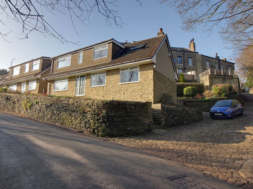 3 bed detached house for sale in Steps Lane, Sowerby Bridge HX6, £