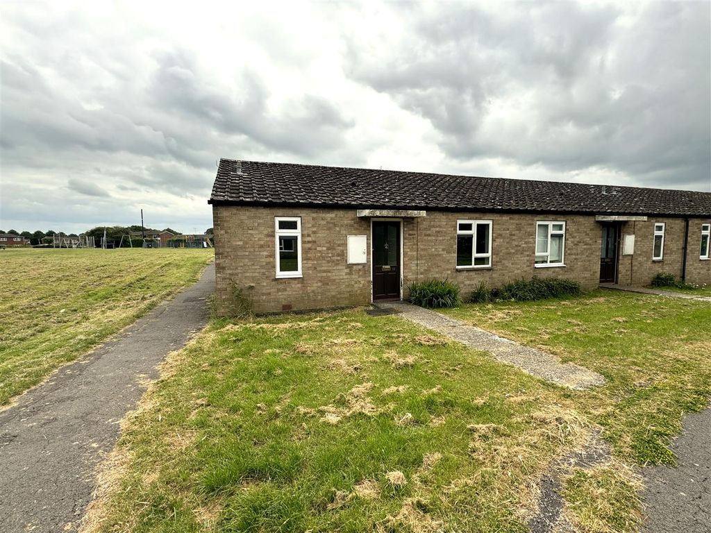 2 bed semidetached house for sale in Showfield, Royal Wootton Bassett