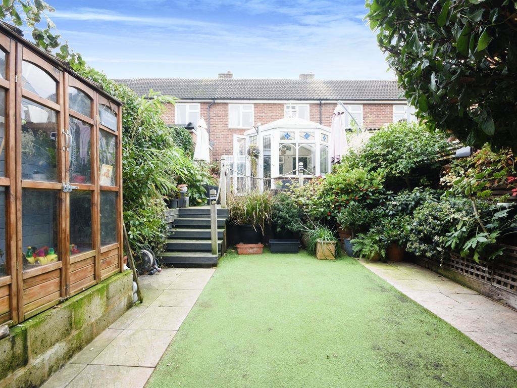 3 bed terraced house for sale in Longmead Avenue, Great Baddow