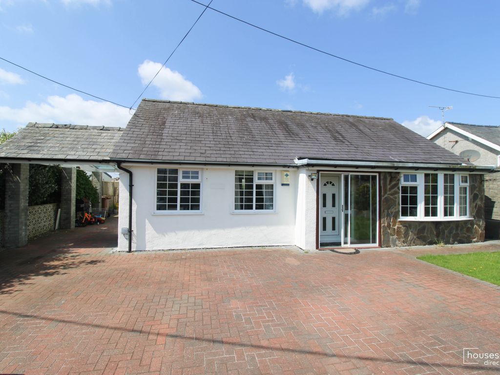 3 bed detached bungalow for sale in Beach Road Morfa Bychan, Porthmadog