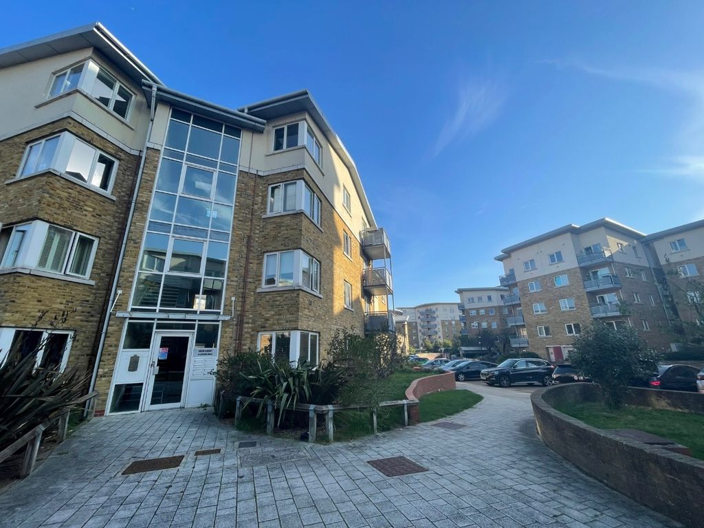 2 bed flat to rent in Faith Court, Bow E3, £2,000 pcm Zoopla