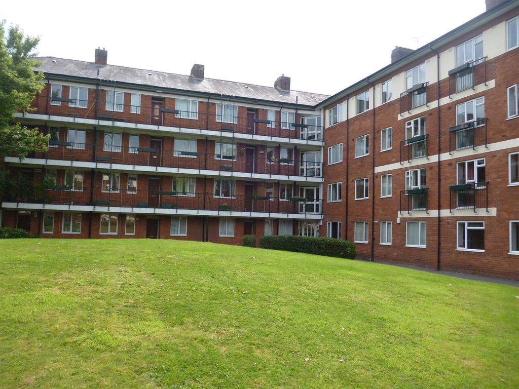2 bed flat to rent in Melmerby Court, Eccles New Road, Salford