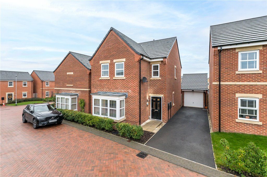 4 bed detached house for sale in Crocus Drive, Drighlington, Bradford