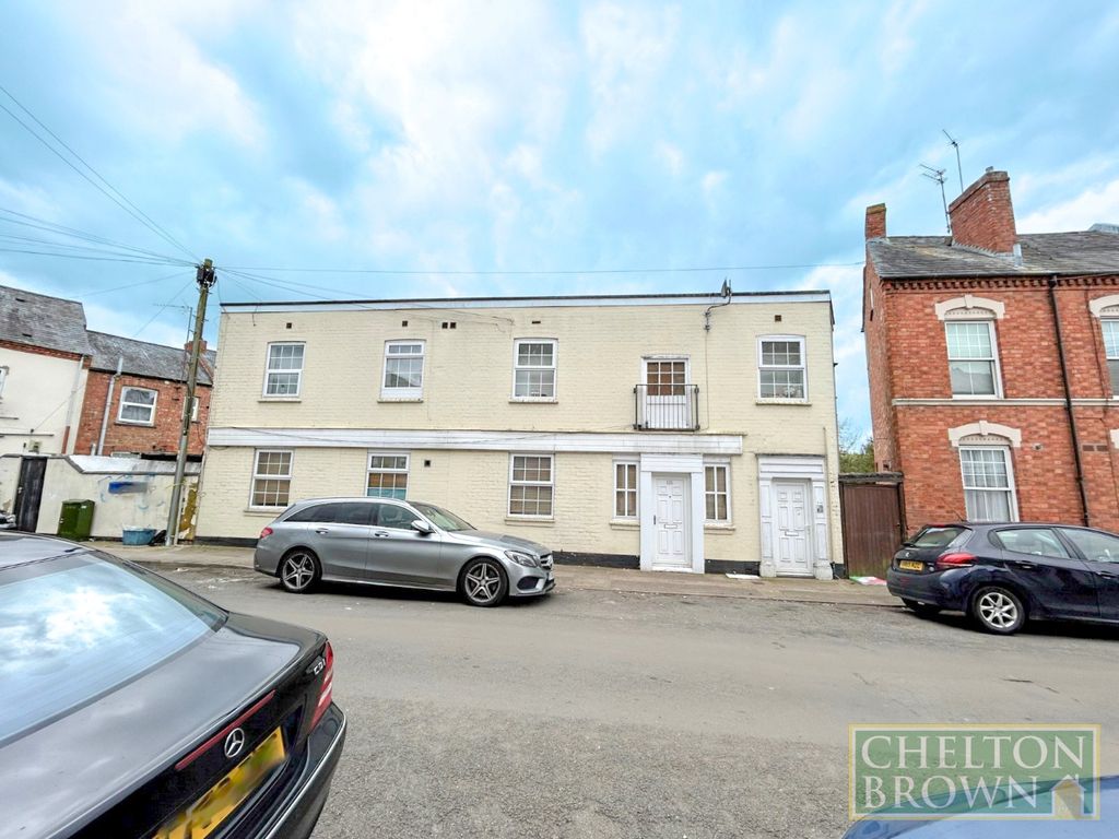 4 bed flat for sale in Colwyn Road, Northampton NN1, £270,000 Zoopla