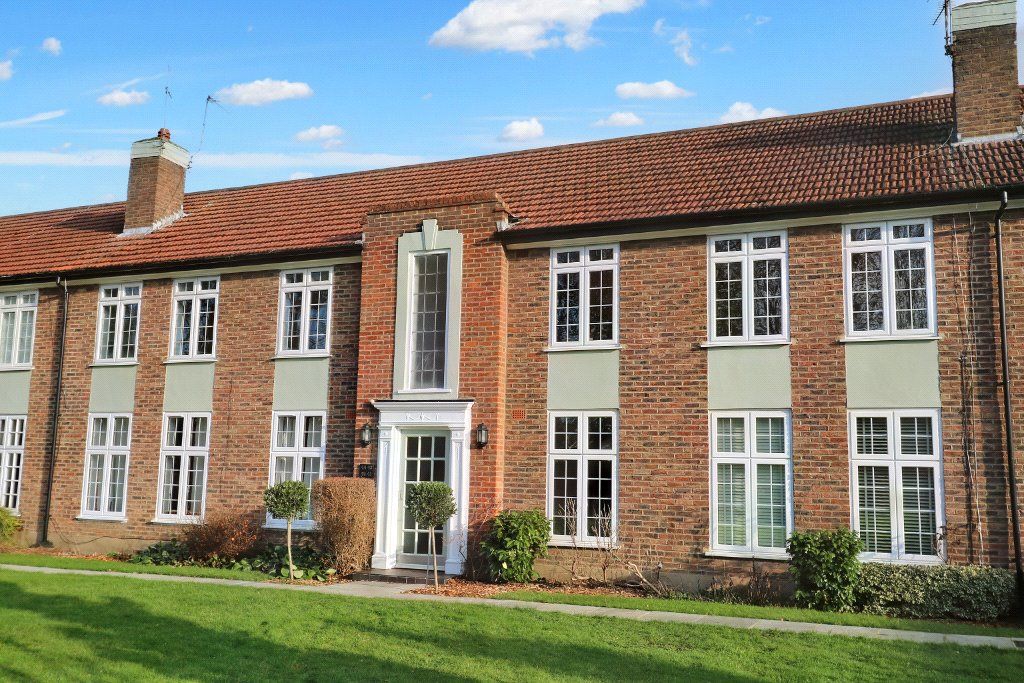 2 bed flat for sale in Portsmouth Road, Thames Ditton KT7 Zoopla