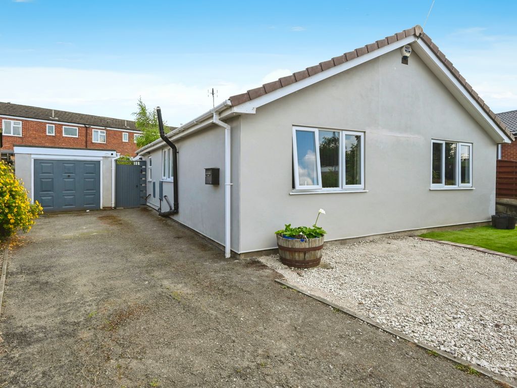 3 bed detached bungalow for sale in Mercer Crescent, Alfreton DE55, £