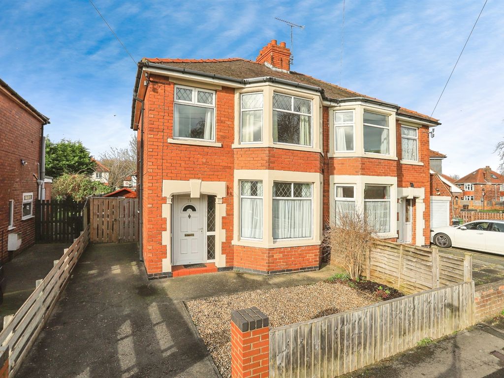 3 bed semidetached house for sale in Leyland Road, York YO31, £200,000
