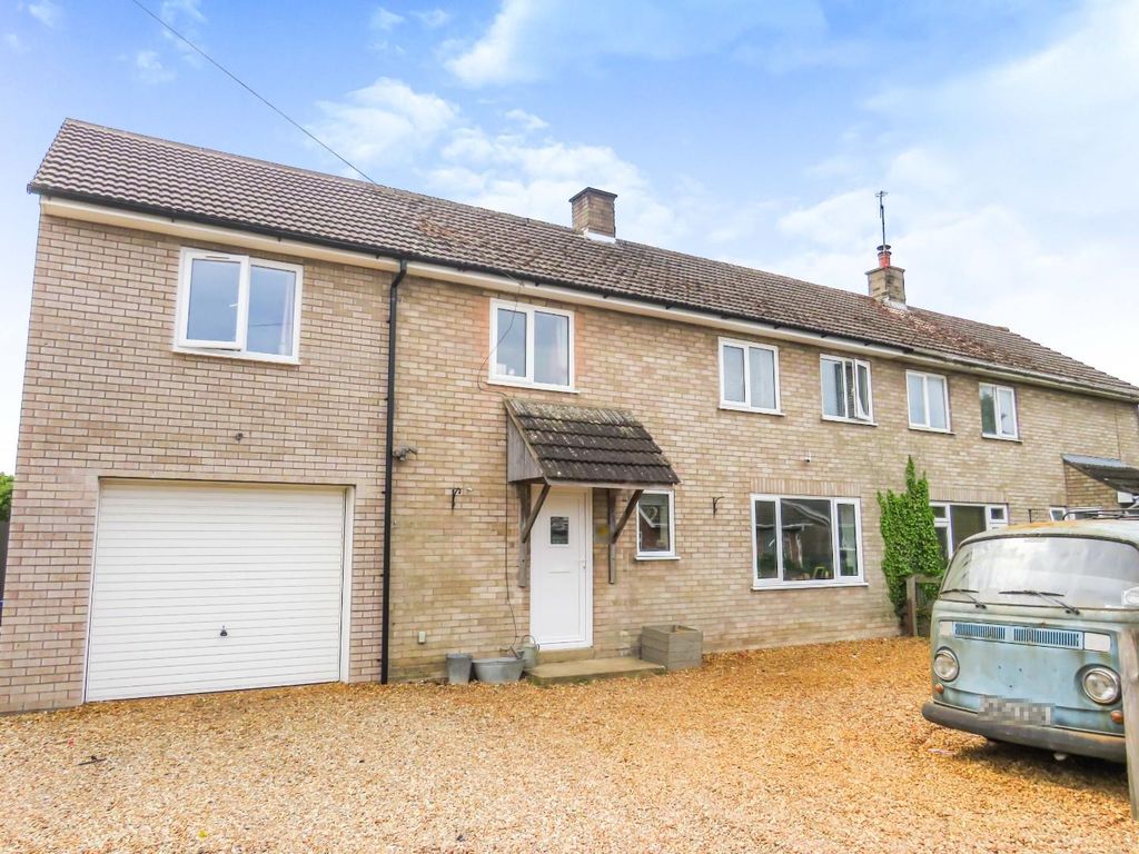 5 bed semidetached house for sale in Addison Close, Feltwell, Thetford