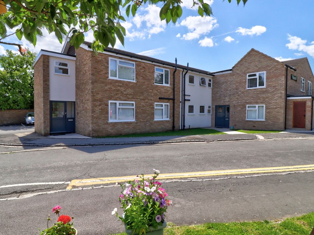 2 bed flat for sale in Jackson Court, Hazlemere, High HP15 Zoopla