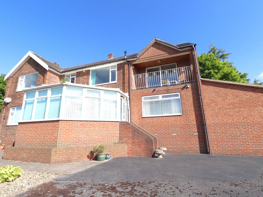 3 bed flat to rent in Hough Top, Bramley, West Yorkshire, UK LS13 Zoopla