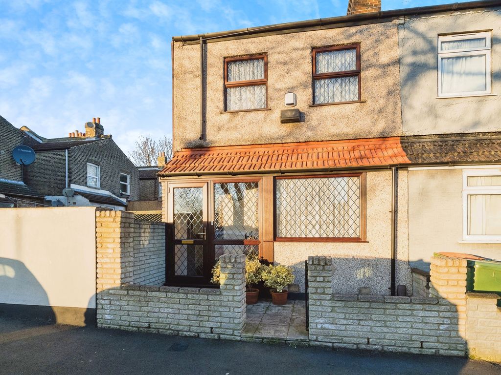 2 bed end terrace house for sale in Saxon Road, East Ham, London E6, £