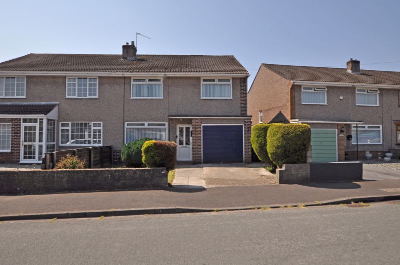 3 bed semidetached house for sale in Brookfield Close, Newport NP19