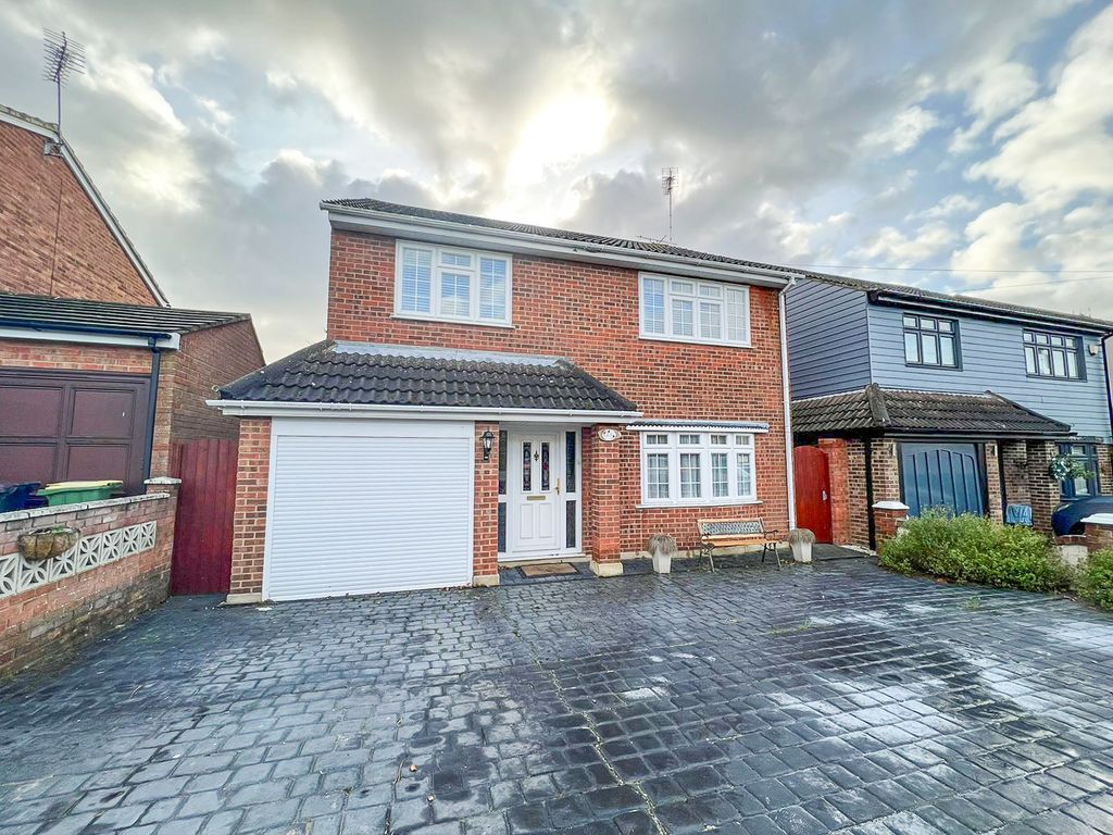 5 bed detached house for sale in Russet Way, Hockley SS5 Zoopla