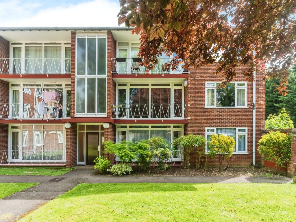 2 bed flat for sale in Devonshire Avenue, Sutton, Surrey SM2, £350,000